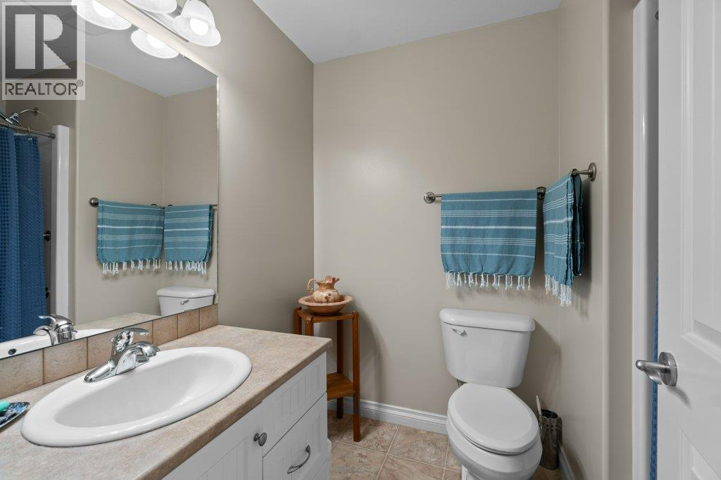 3 1231 10 Street Southwest, Salmon Arm