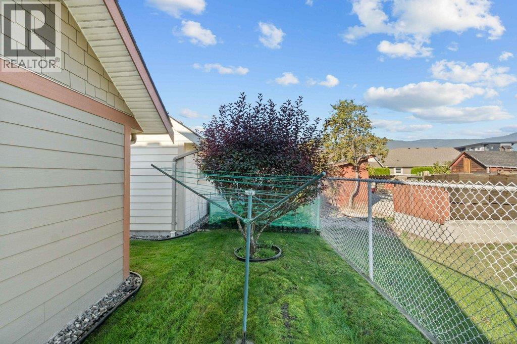3 1231 10 Street Southwest, Salmon Arm