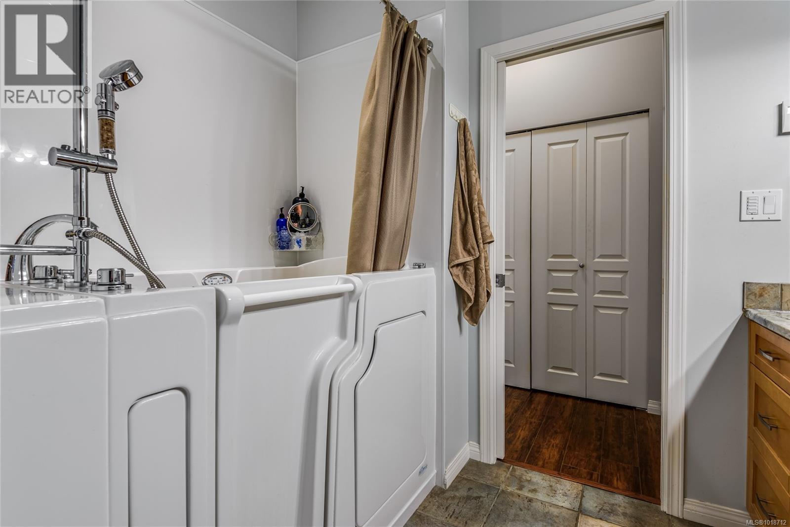 412 350 Island Hwy S, Campbell River