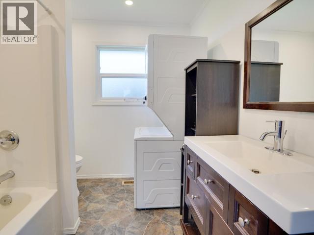 4172 MANSON AVE, Powell River