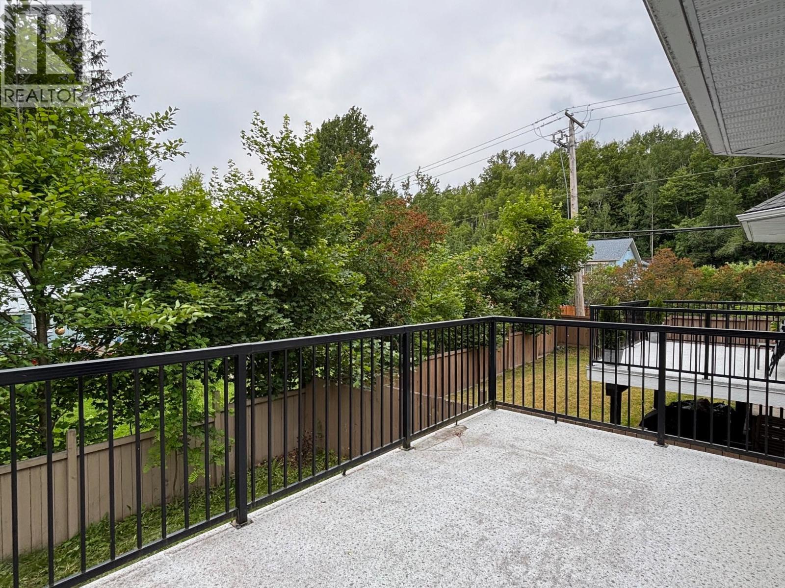 #1-3239 APSLEY Street, Terrace