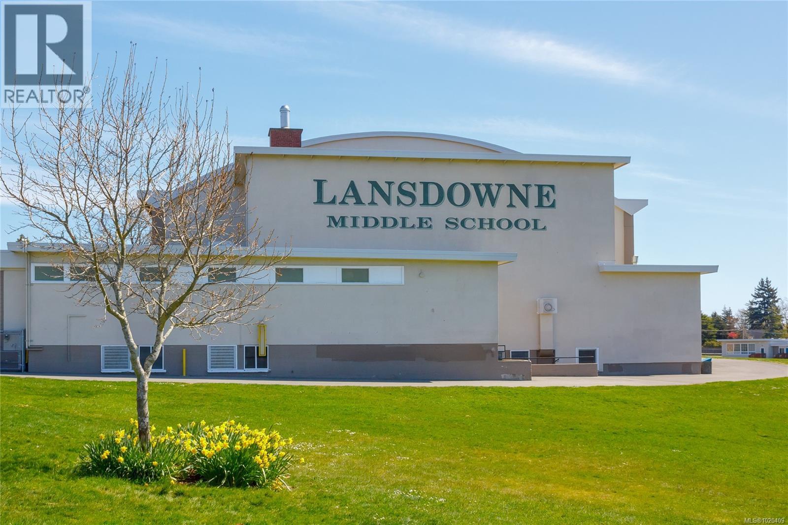  1941 Mayfair Drive, Saanich