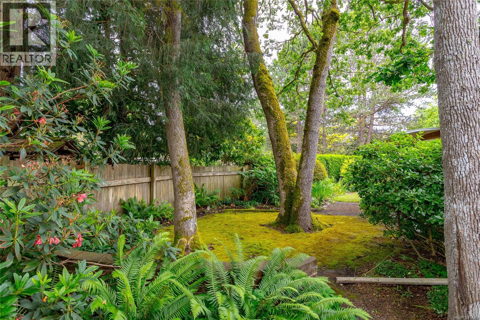  1941 Mayfair Drive, Saanich