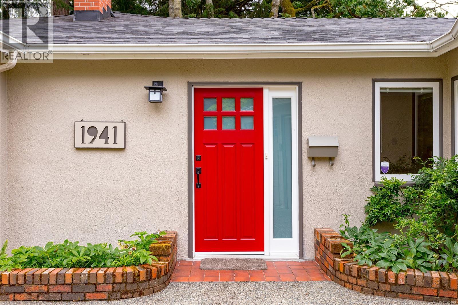  1941 Mayfair Drive, Saanich