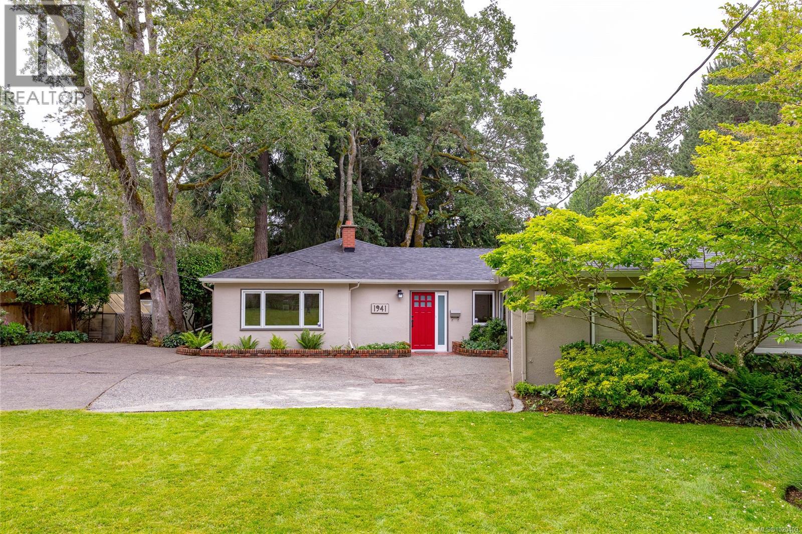  1941 Mayfair Drive, Saanich