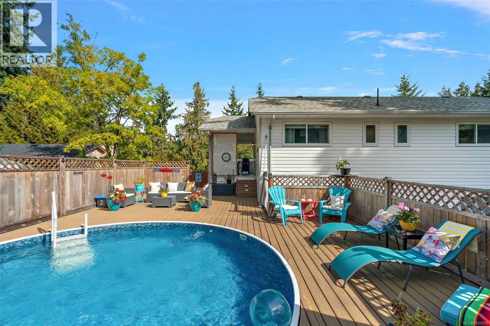 6877 Philip Rd, Lantzville