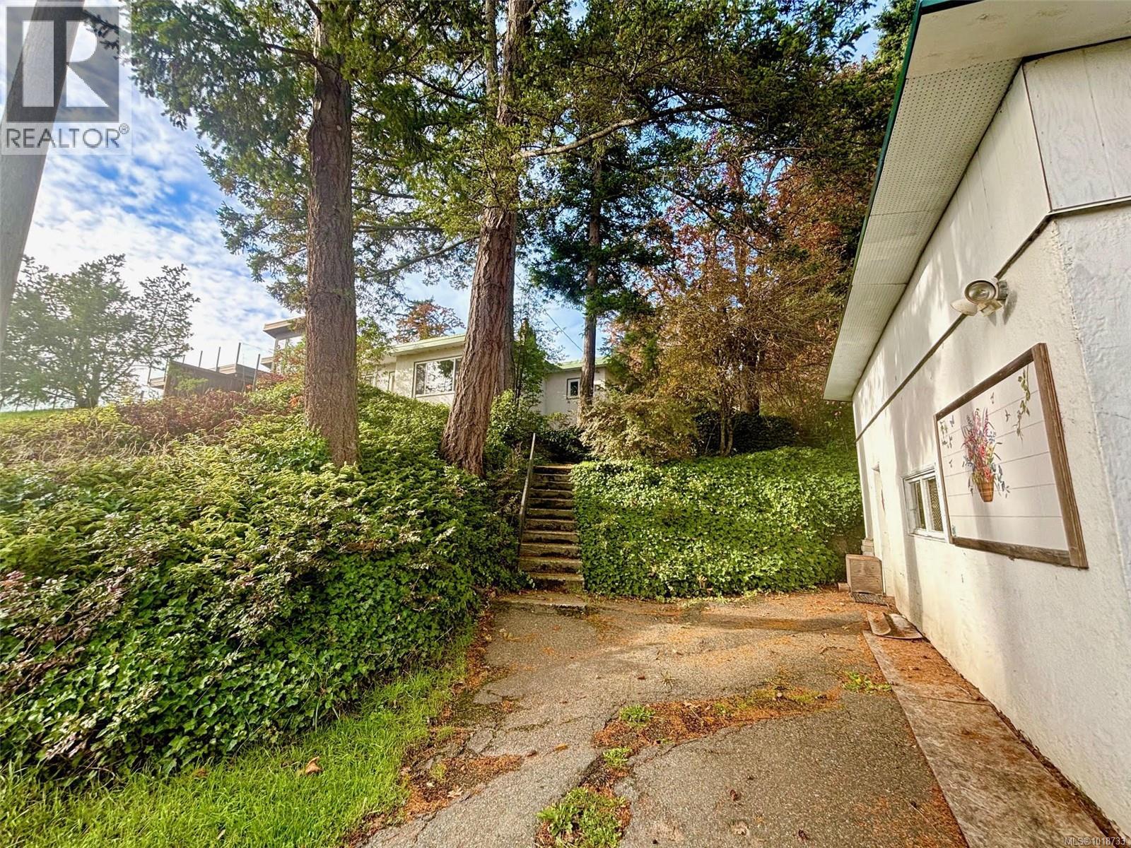 3904 Wilkinson Rd, Saanich