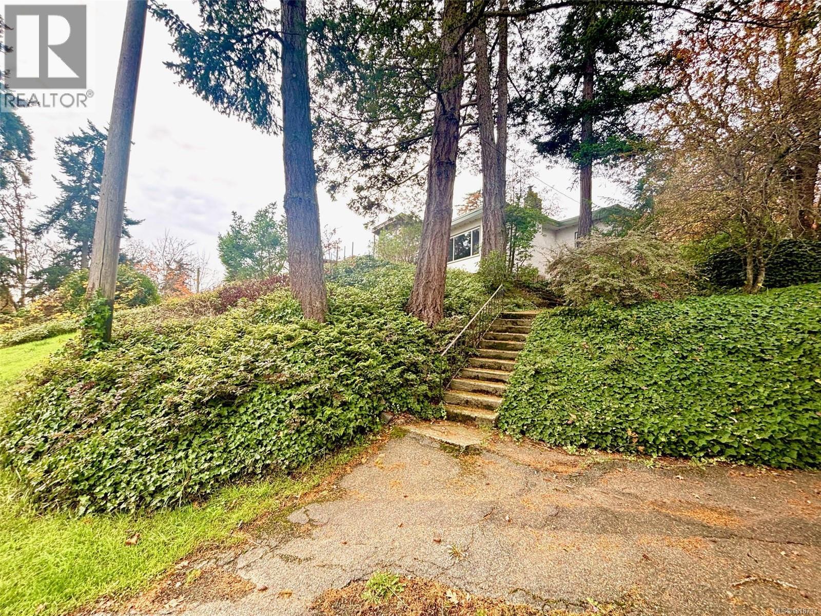 3904 Wilkinson Rd, Saanich