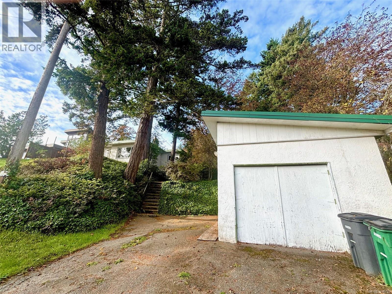 3904 Wilkinson Rd, Saanich