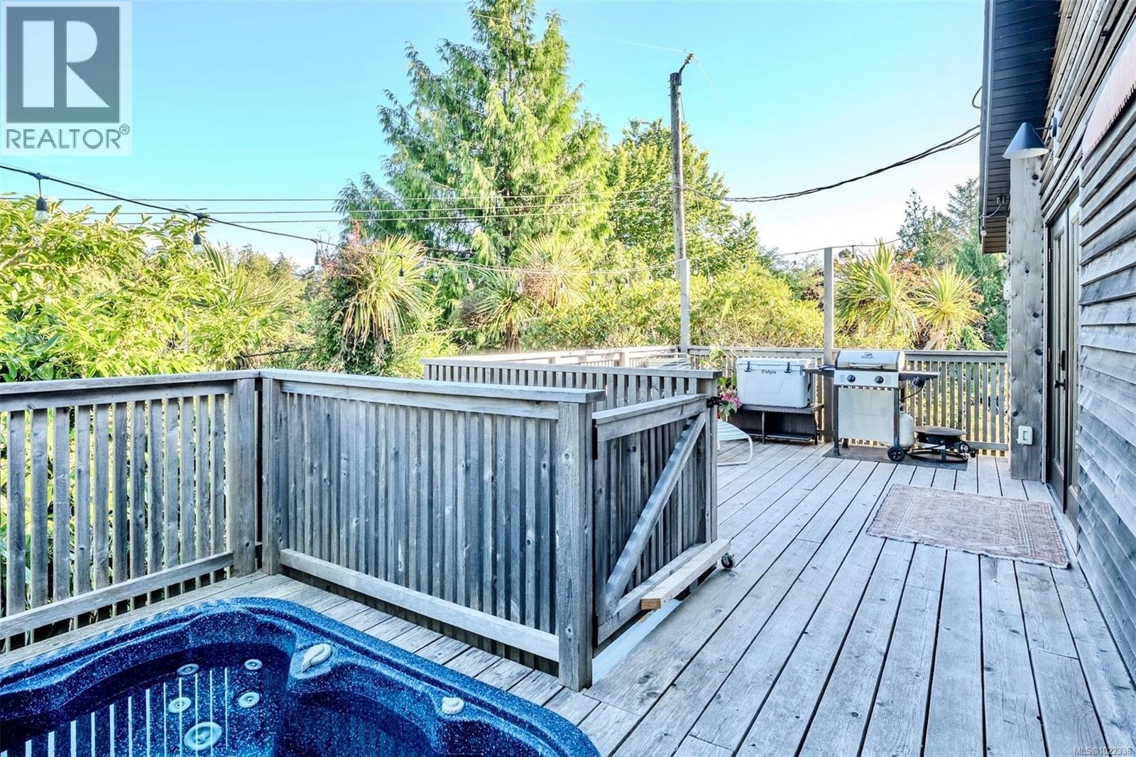 260 Neill St, Tofino