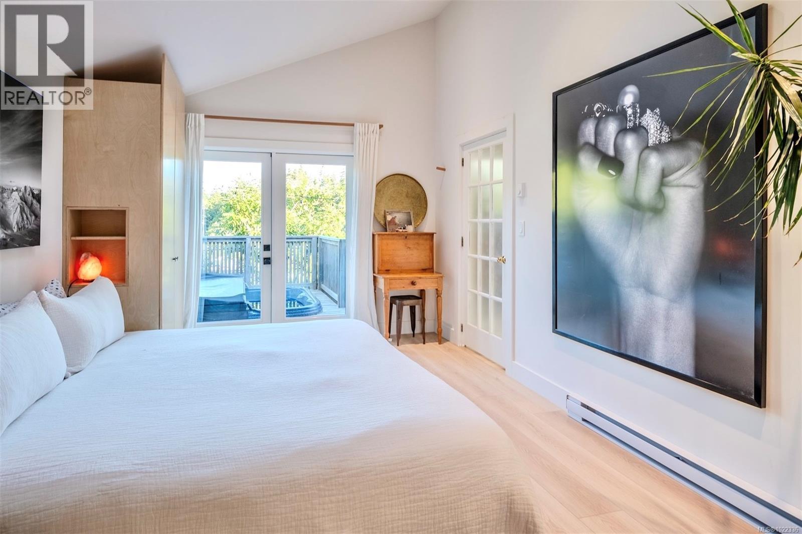 260 Neill St, Tofino