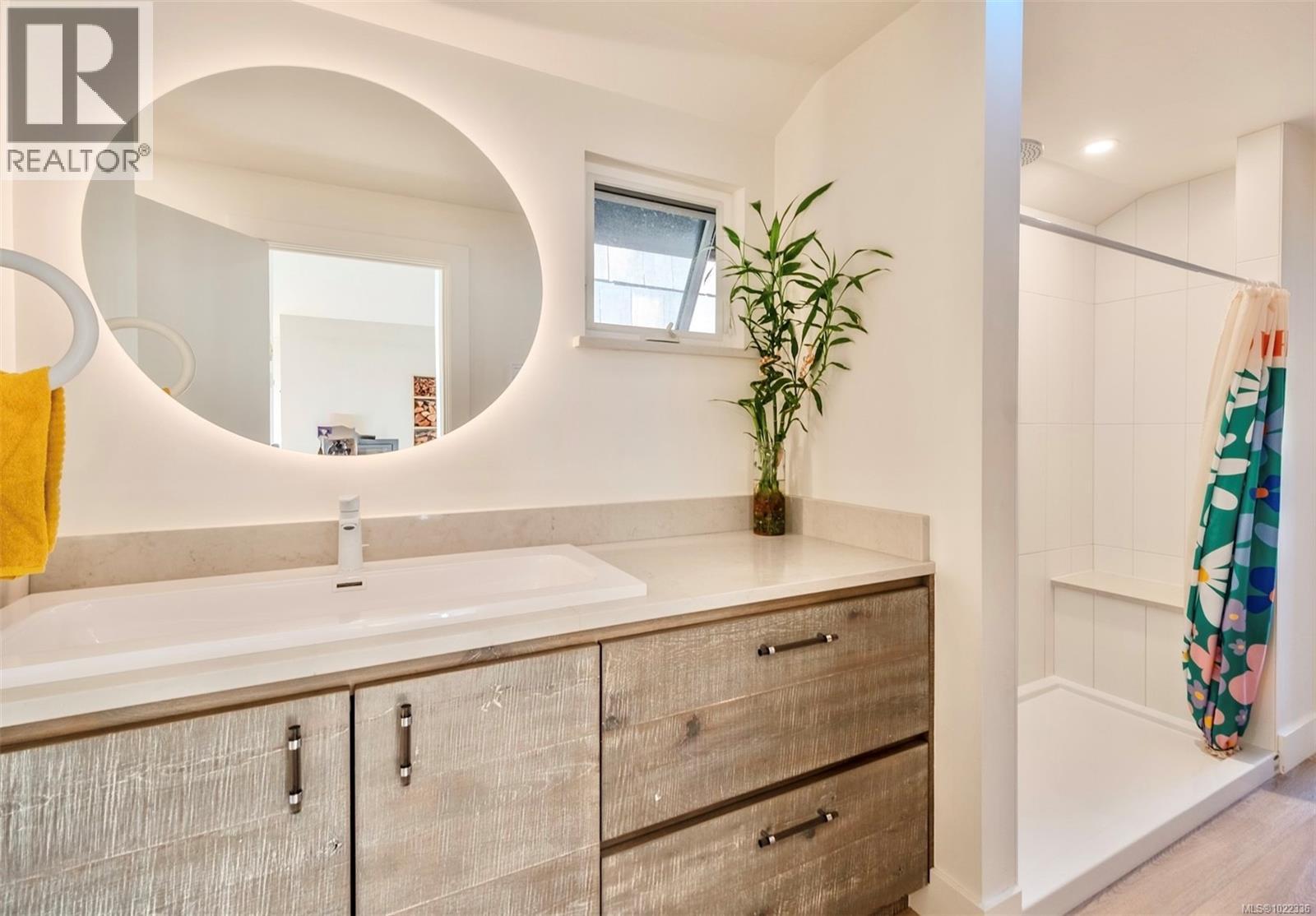 260 Neill St, Tofino