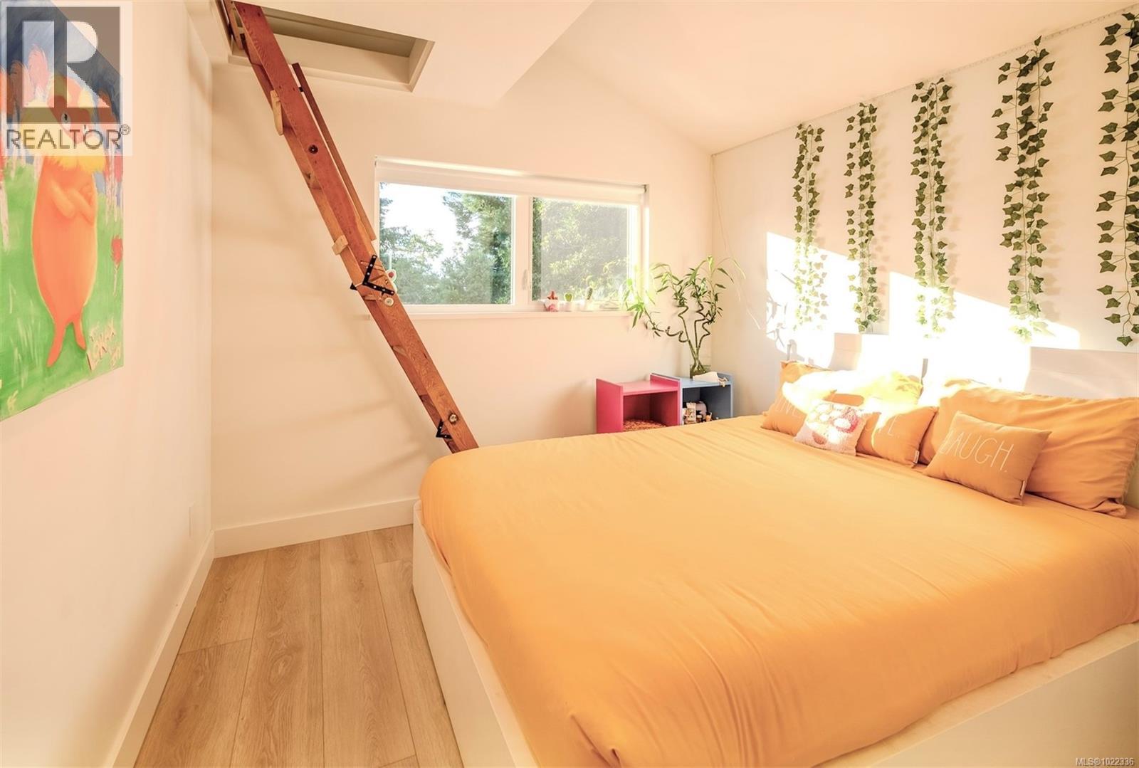 260 Neill St, Tofino