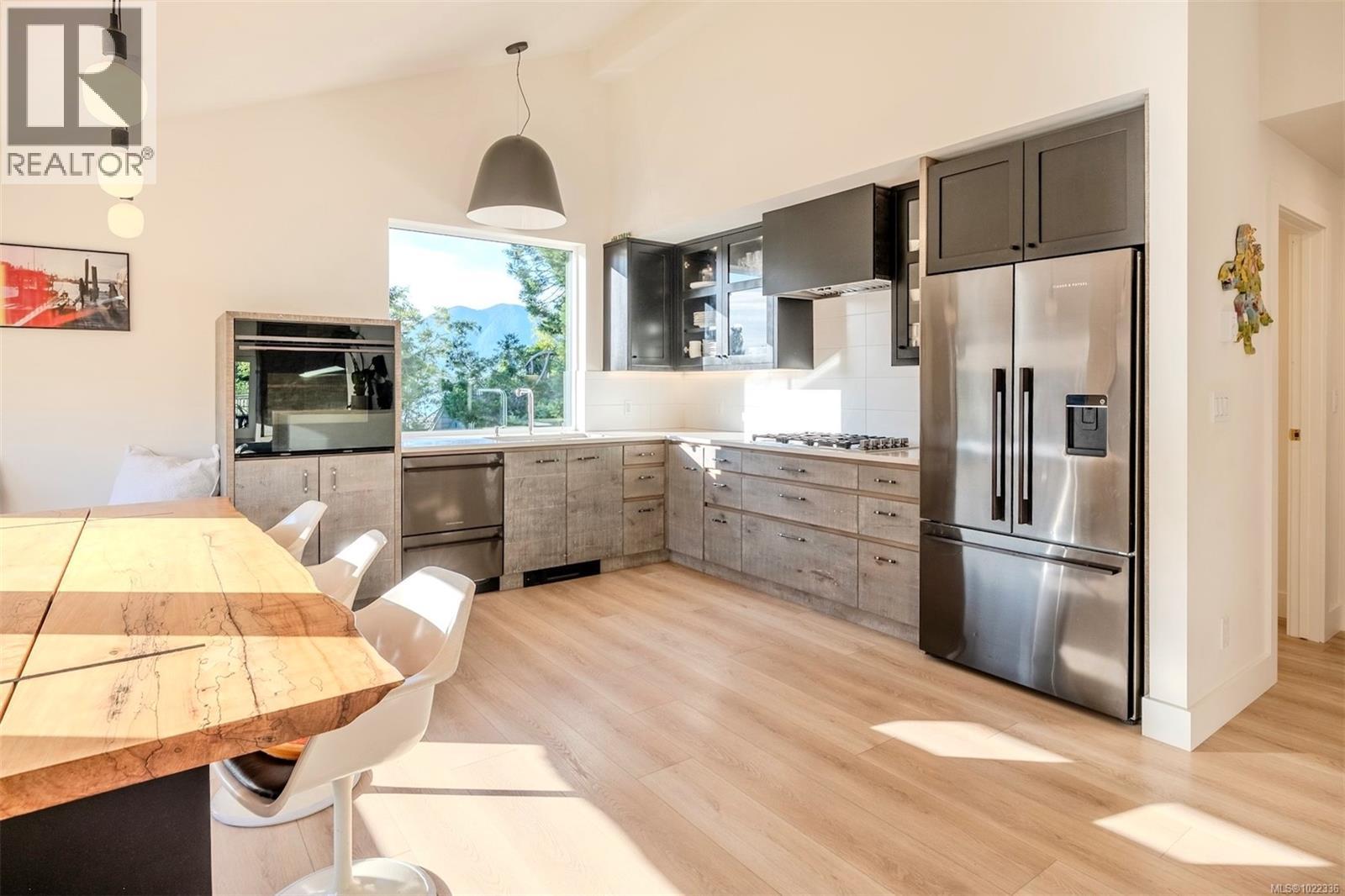 260 Neill St, Tofino