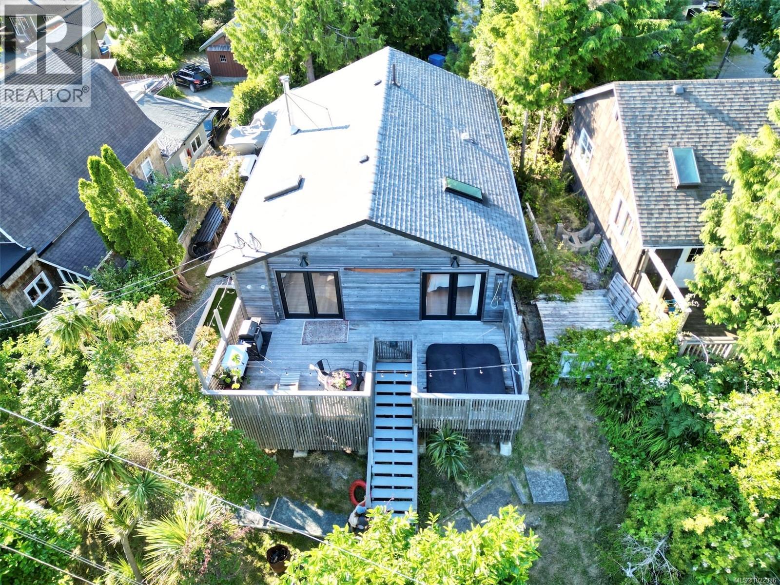 260 Neill St, Tofino