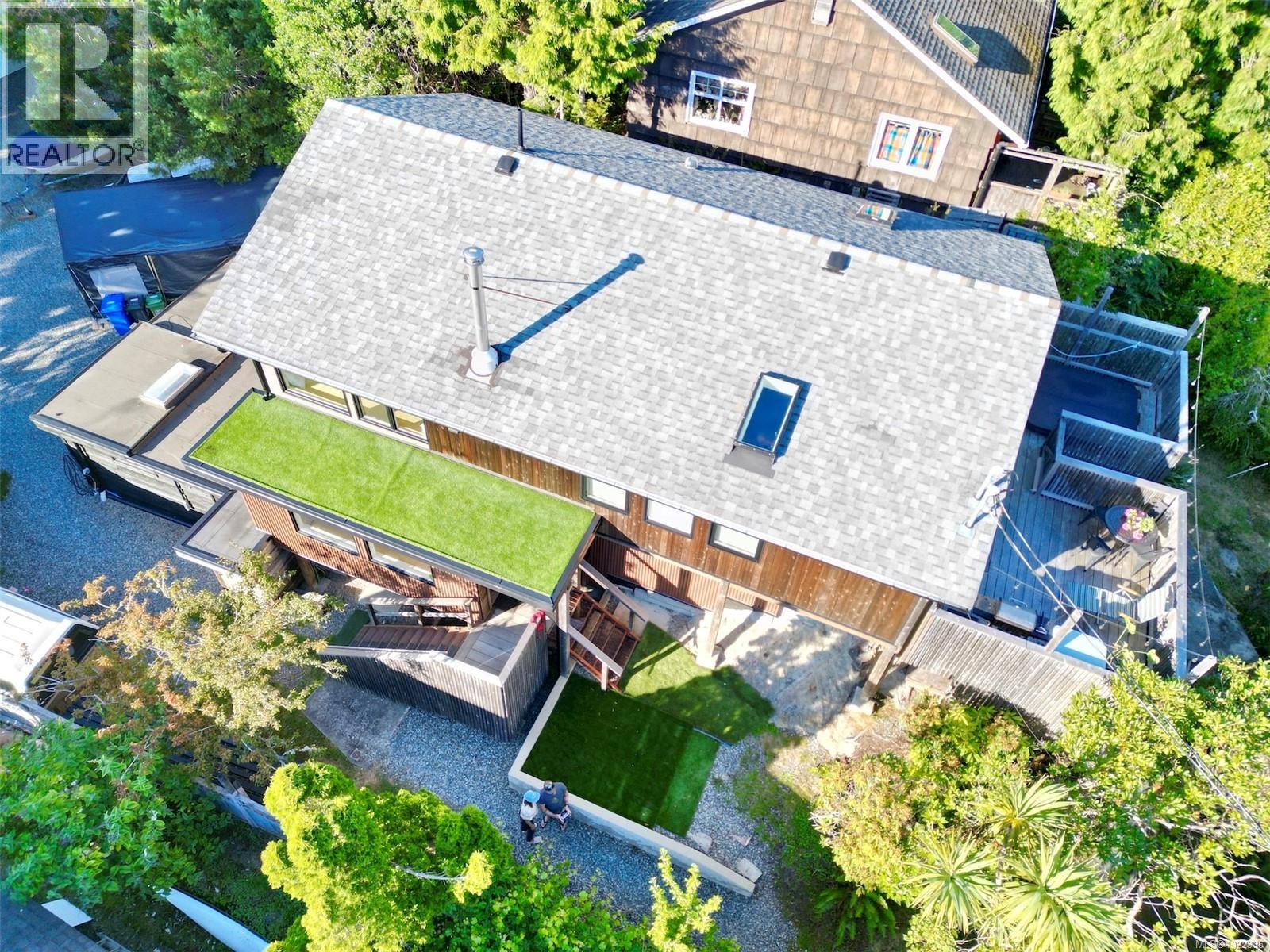 260 Neill St, Tofino