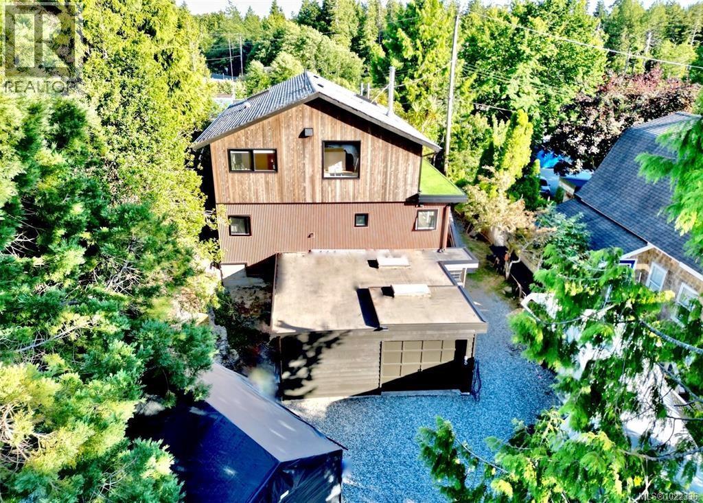 260 Neill St, Tofino