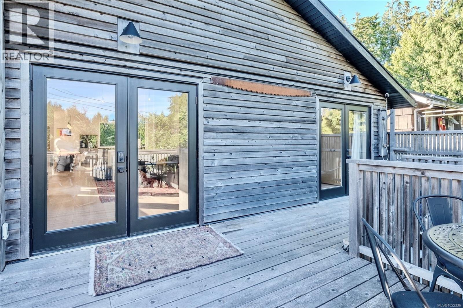 260 Neill St, Tofino