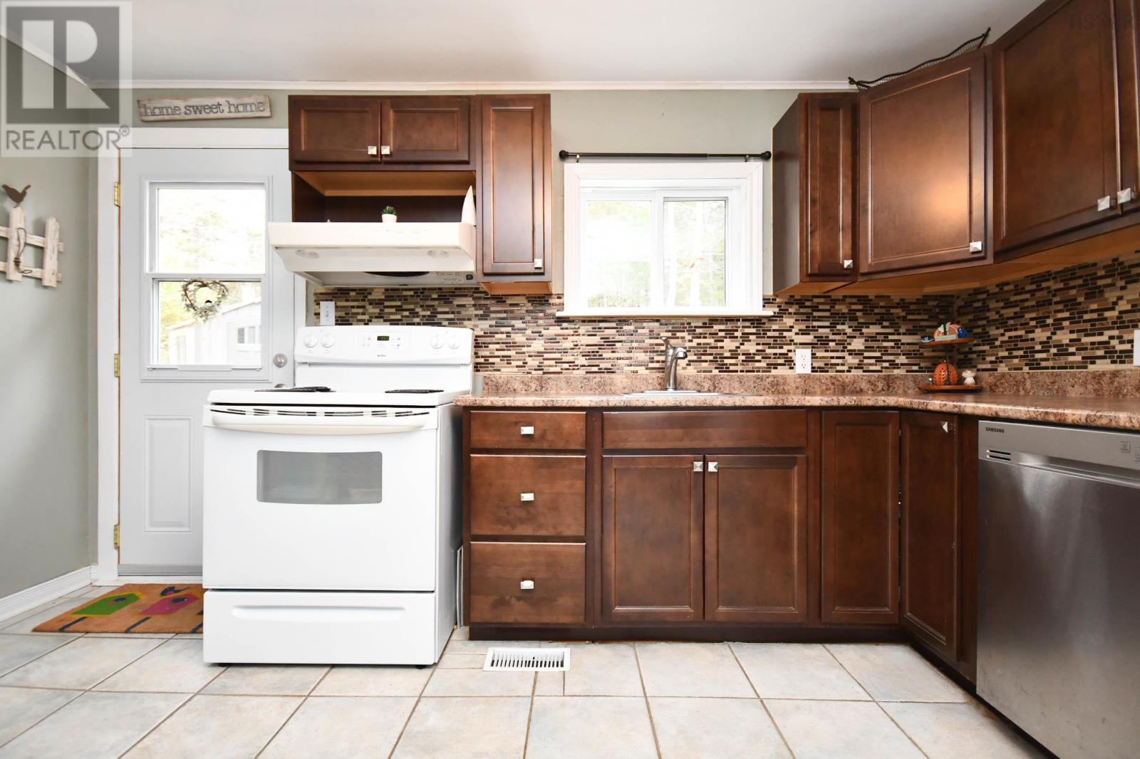 Property 8 of 49 of 180 Lakeview Avenue