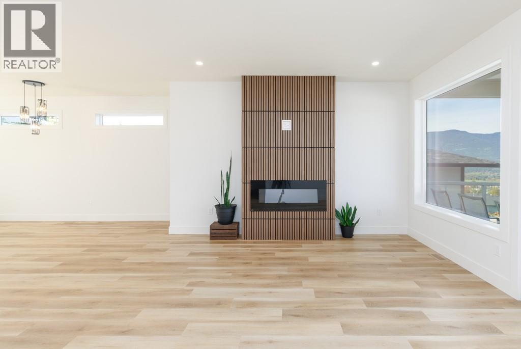  1160 16 Avenue Southeast, Salmon Arm