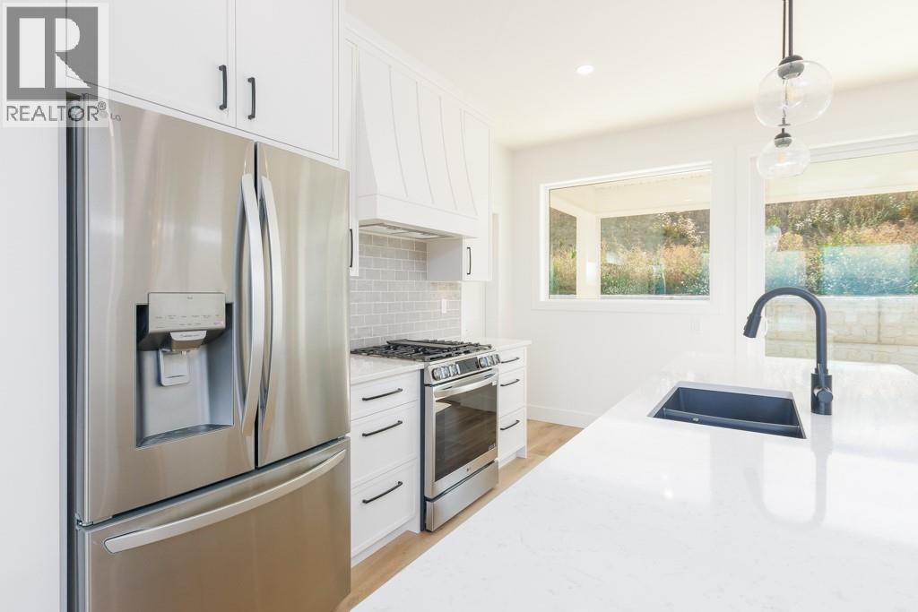  1160 16 Avenue Southeast, Salmon Arm