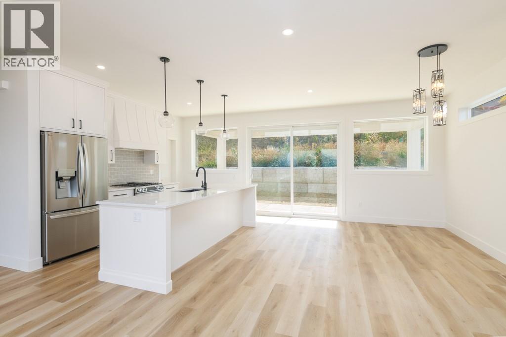  1160 16 Avenue Southeast, Salmon Arm