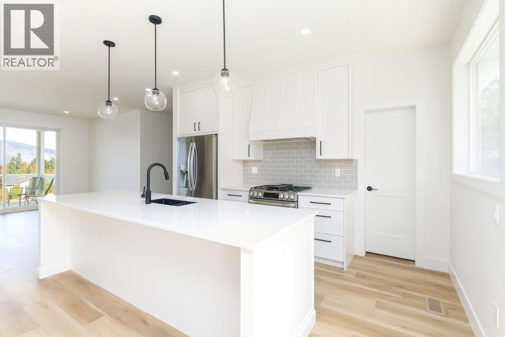  1160 16 Avenue Southeast, Salmon Arm