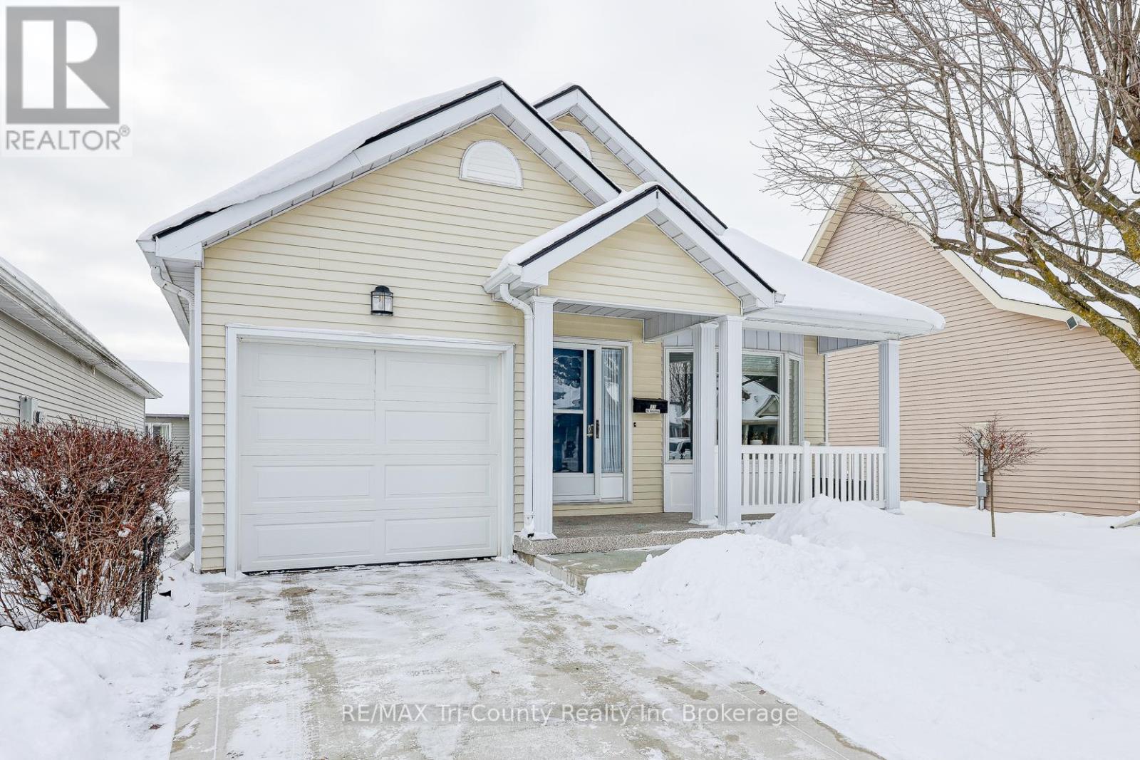 33 WILKINS CRESCENT - Photo 2 of 32, Tillsonburg, Ontario