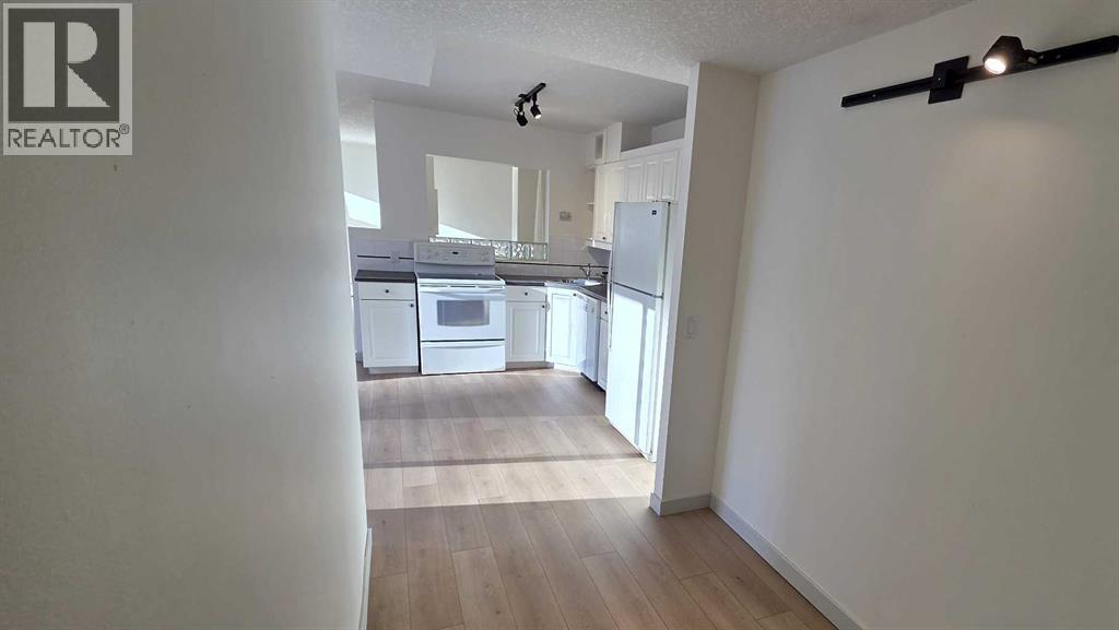 Single Family House for Sale in    Avenue SW Eau Claire Calgary 