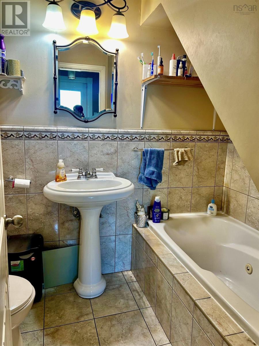 Property 4 of 13 of 1268 Highway 335