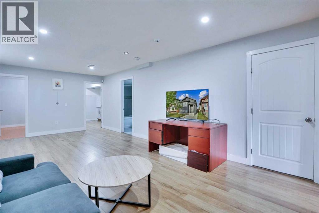 Single Family House Bi-level for Sale in  Taracove Estate Drive NE Taradale Calgary 