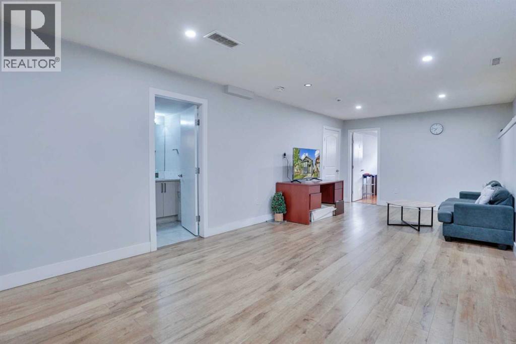 Single Family House Bi-level for Sale in  Taracove Estate Drive NE Taradale Calgary 