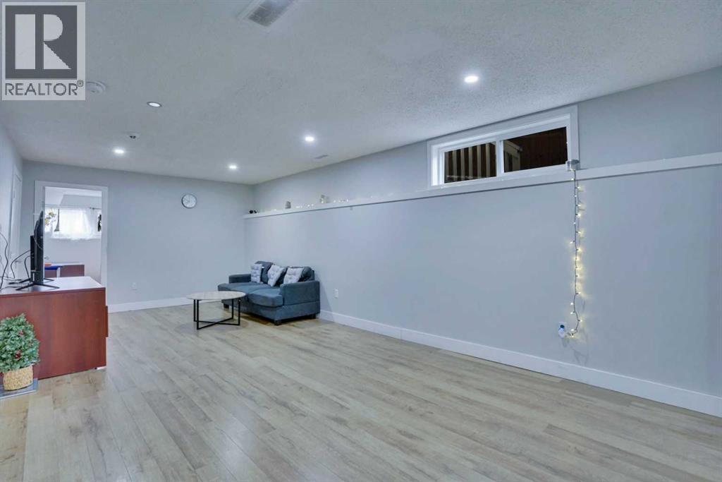 Single Family House Bi-level for Sale in  Taracove Estate Drive NE Taradale Calgary 