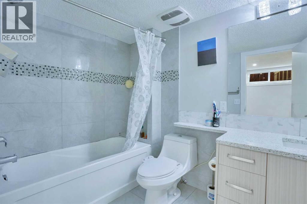 Single Family House Bi-level for Sale in  Taracove Estate Drive NE Taradale Calgary 