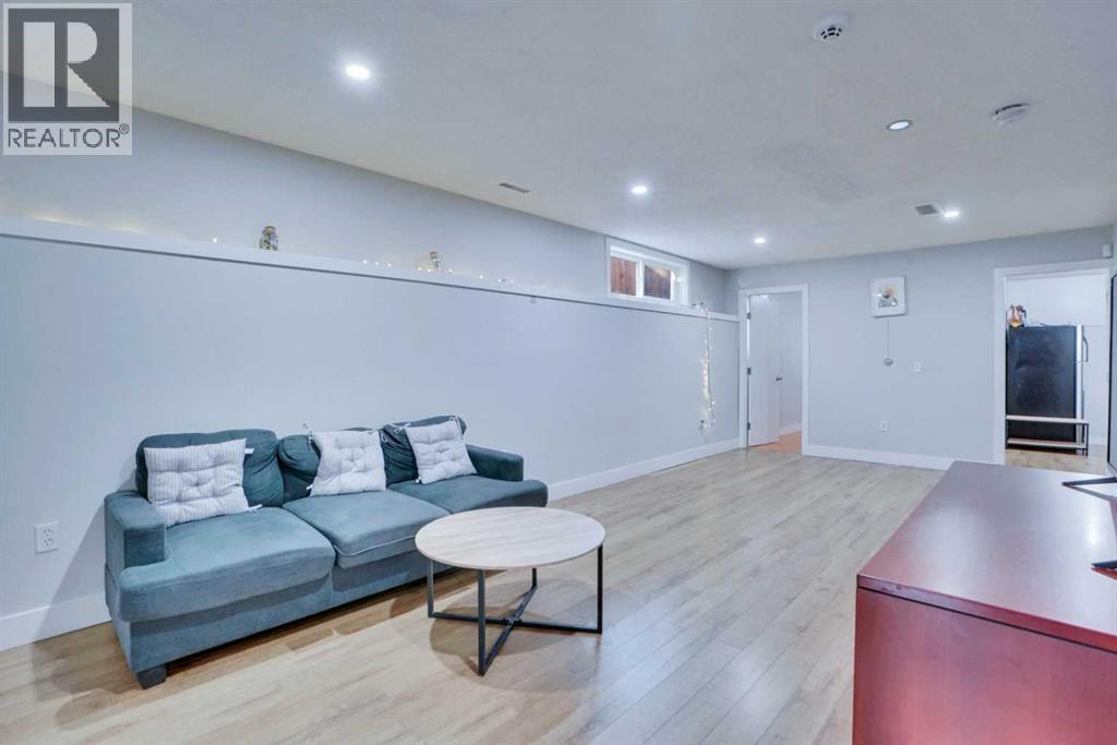 Single Family House Bi-level for Sale in  Taracove Estate Drive NE Taradale Calgary 