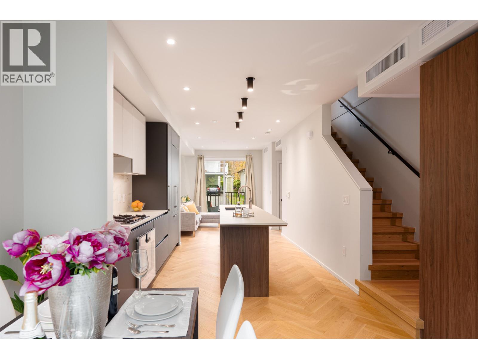 173 805 W 49TH AVENUE, Vancouver