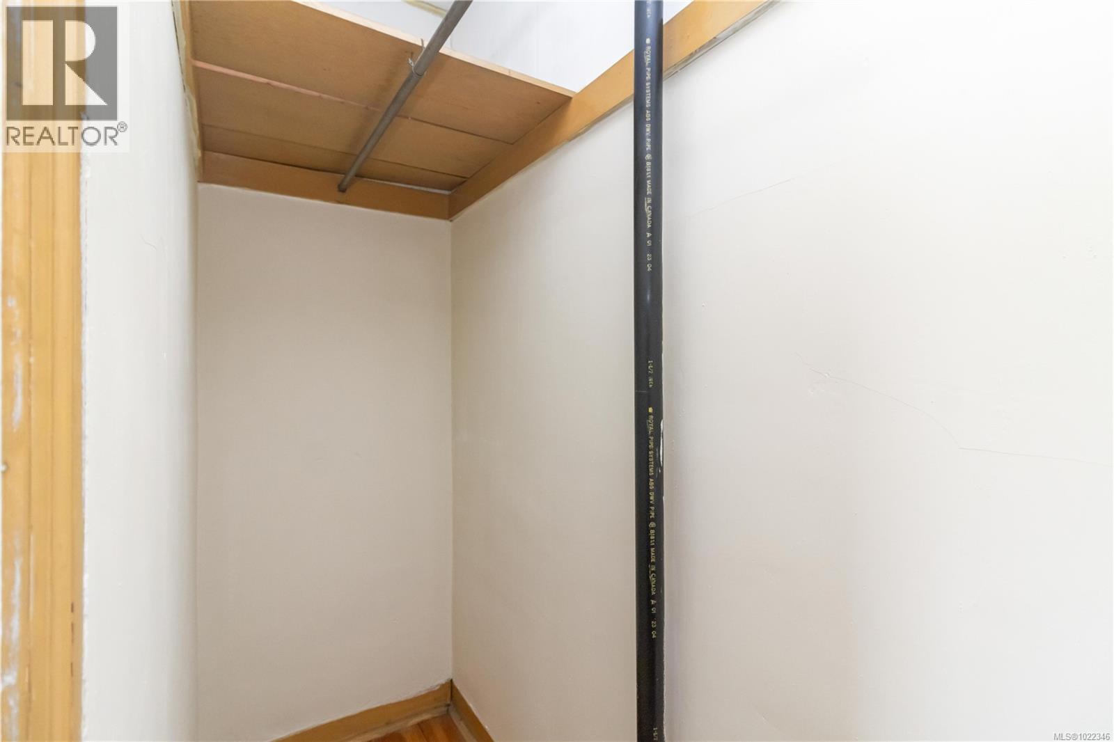 1835 Fernwood Rd, Victoria