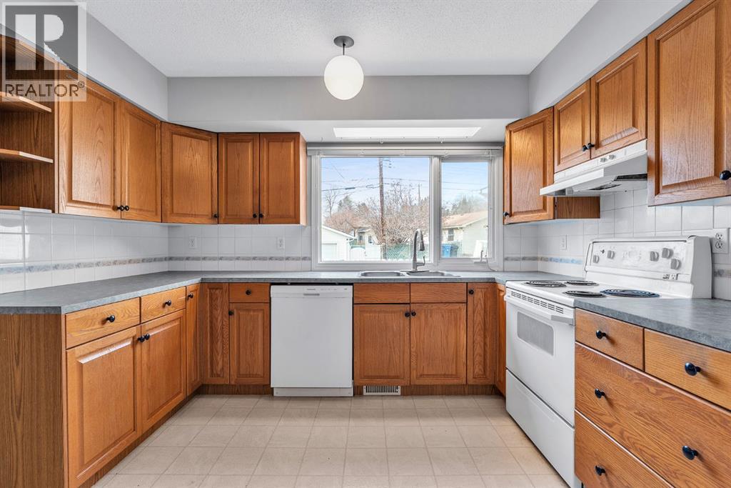 Multi-family House for Sale in  &  Dalton Bay NW Dalhousie Calgary 