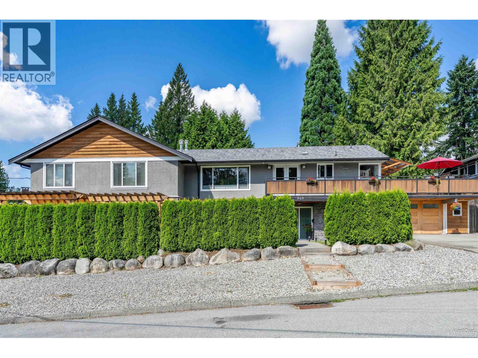 949 HARTFORD PLACE, North Vancouver