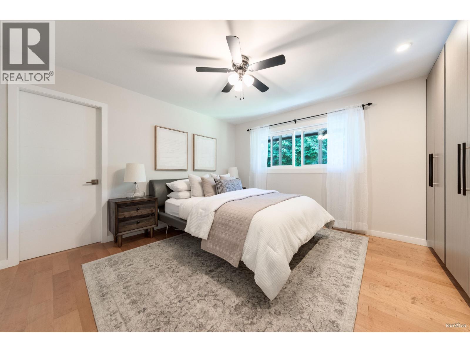 949 HARTFORD PLACE, North Vancouver