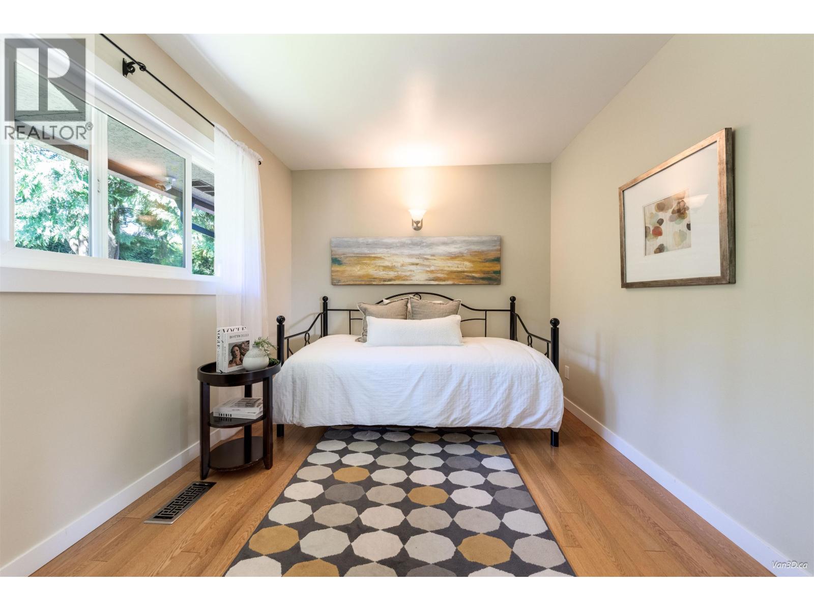 949 HARTFORD PLACE, North Vancouver