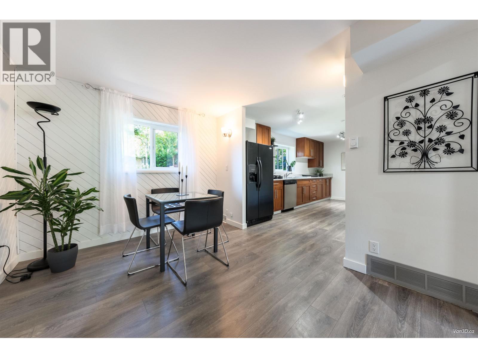 949 HARTFORD PLACE, North Vancouver