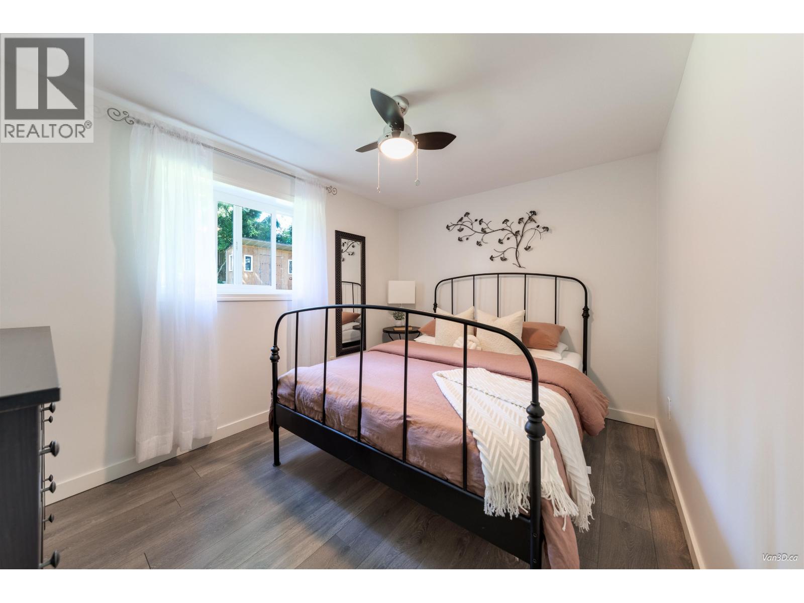 949 HARTFORD PLACE, North Vancouver