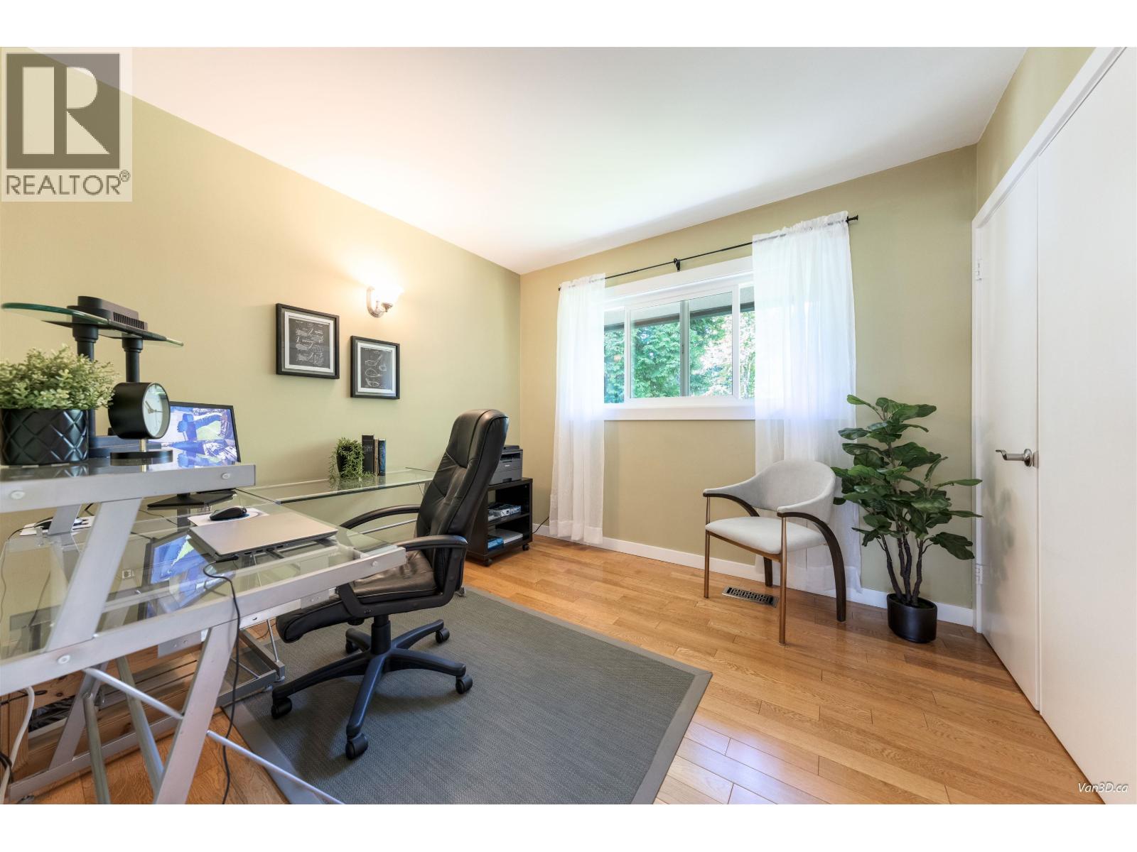 949 HARTFORD PLACE, North Vancouver