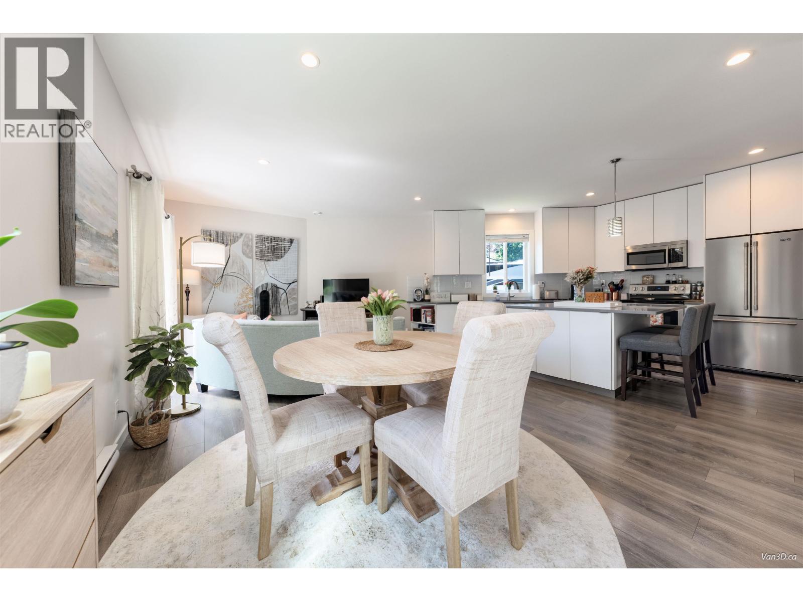 949 HARTFORD PLACE, North Vancouver