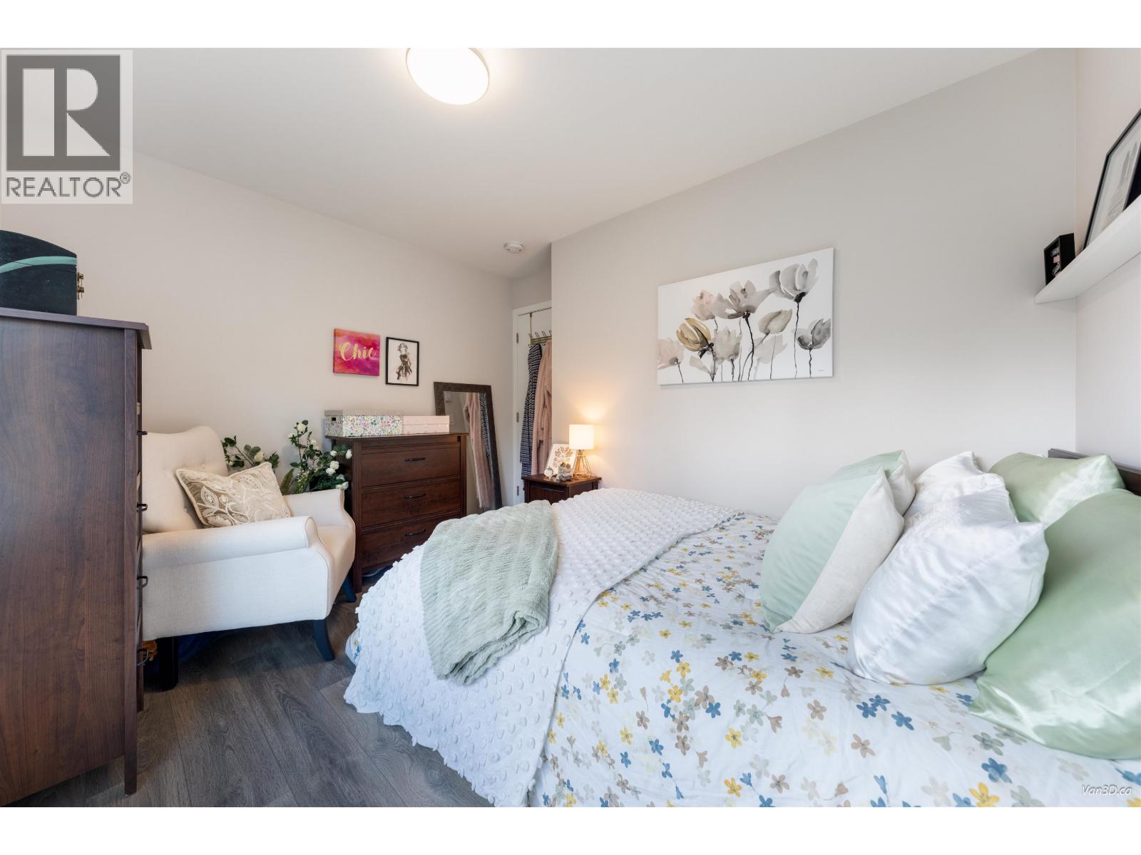 949 HARTFORD PLACE, North Vancouver