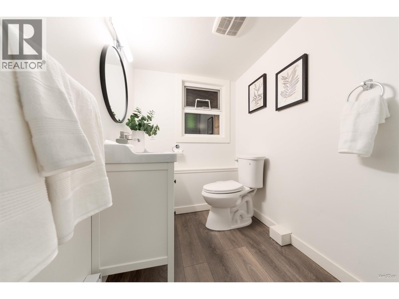 949 HARTFORD PLACE, North Vancouver