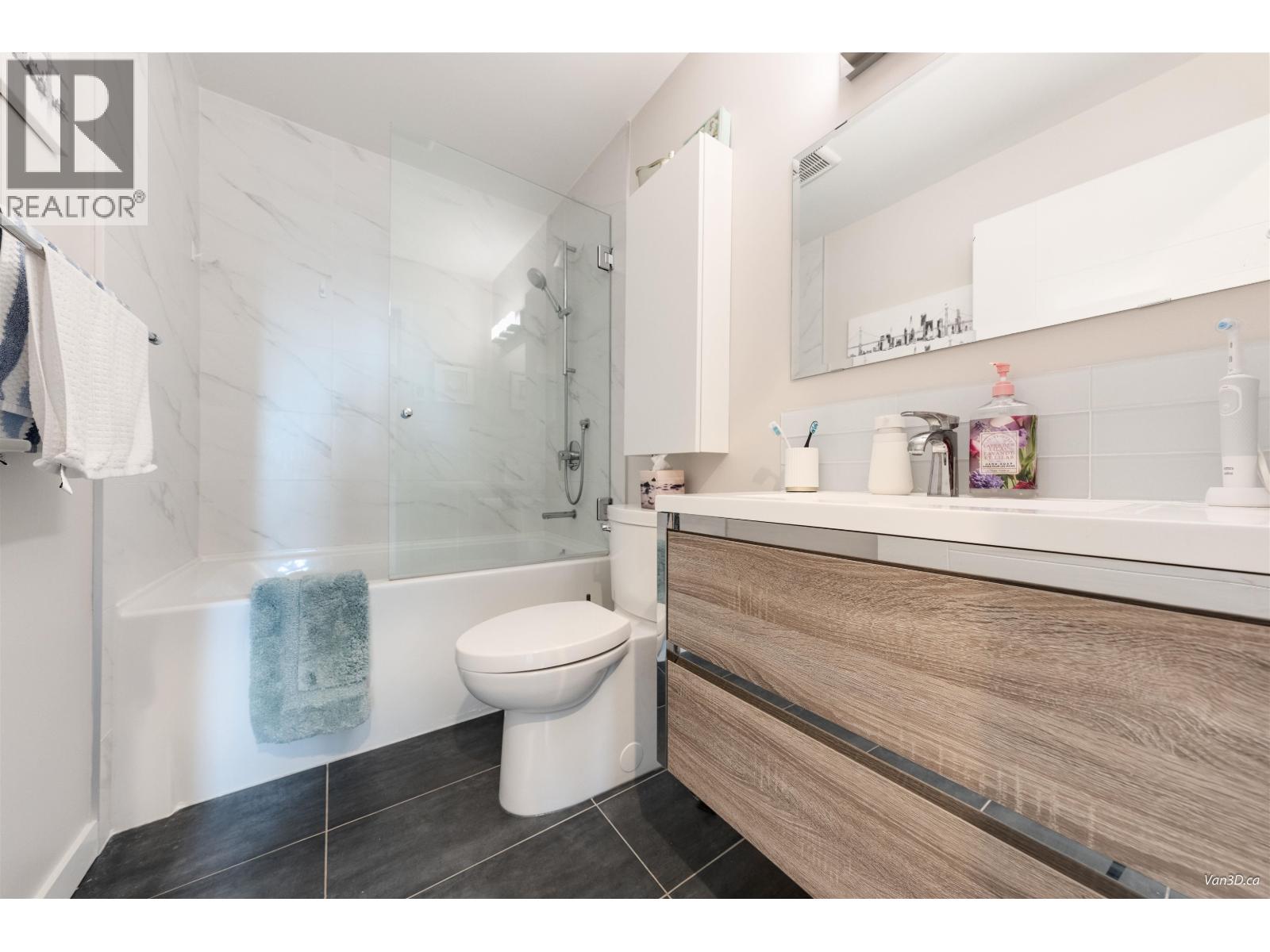 949 HARTFORD PLACE, North Vancouver