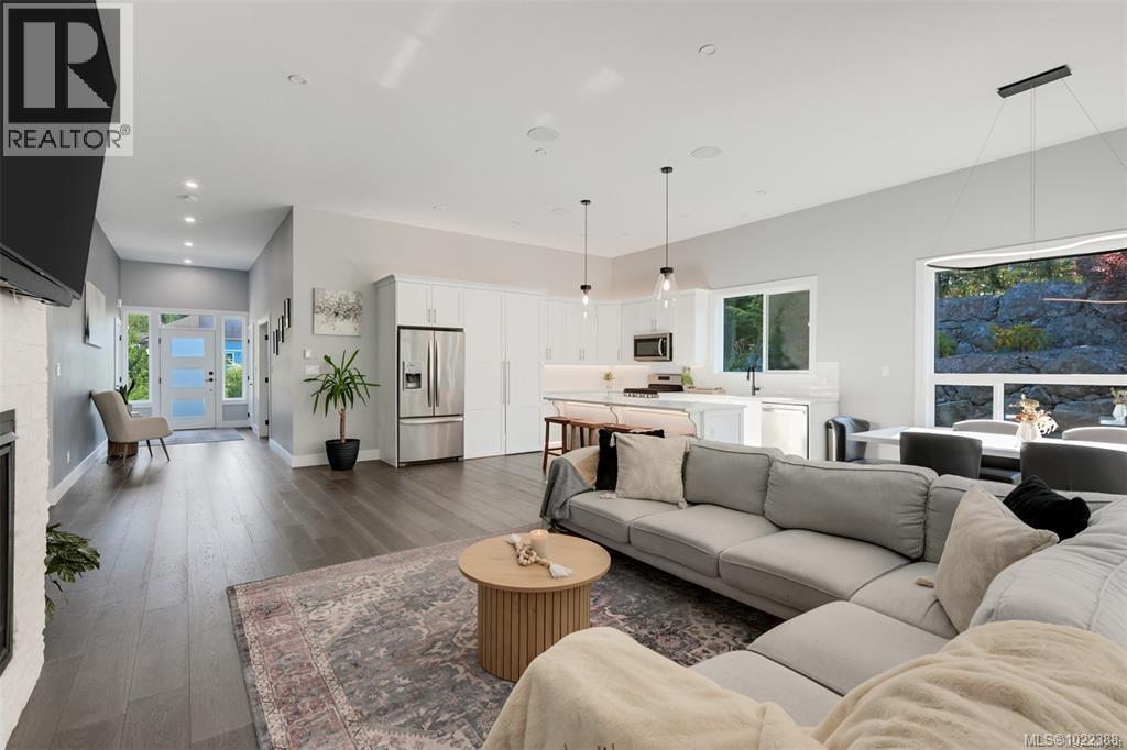 847 Bucktail Rd, Mill Bay