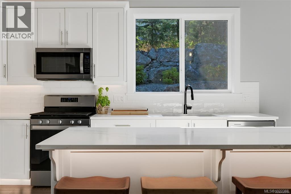 847 Bucktail Rd, Mill Bay